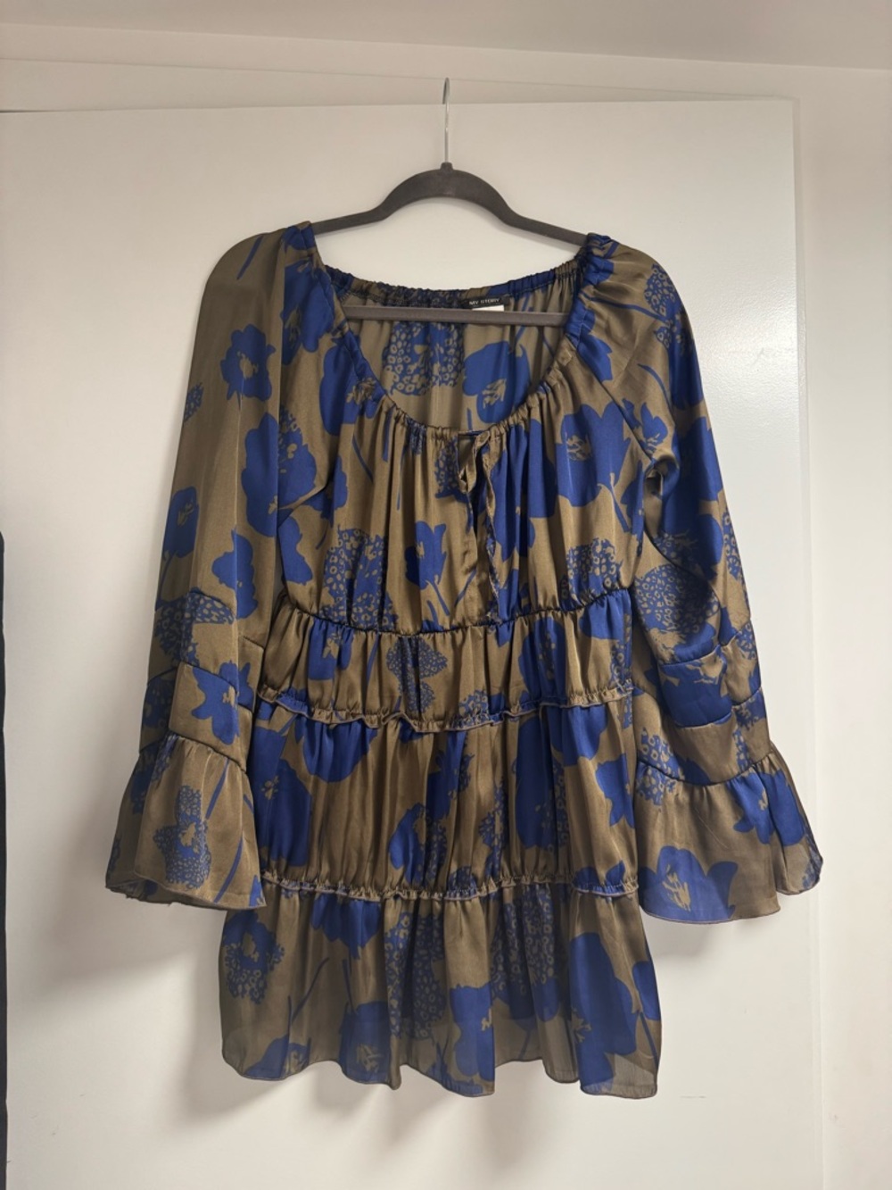 Flowy satin brown and blue floral dress - Picture 2 of 3